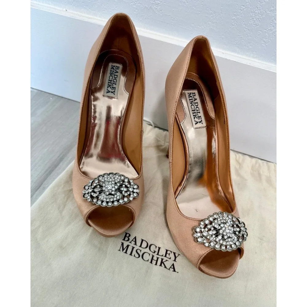 Badgley‎ Mischka Peep Toe Heels Embellished Satin Rose Gold Size 8.5